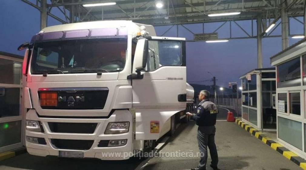 Un șofer de camion a vrut să intre în România cu atestat fals