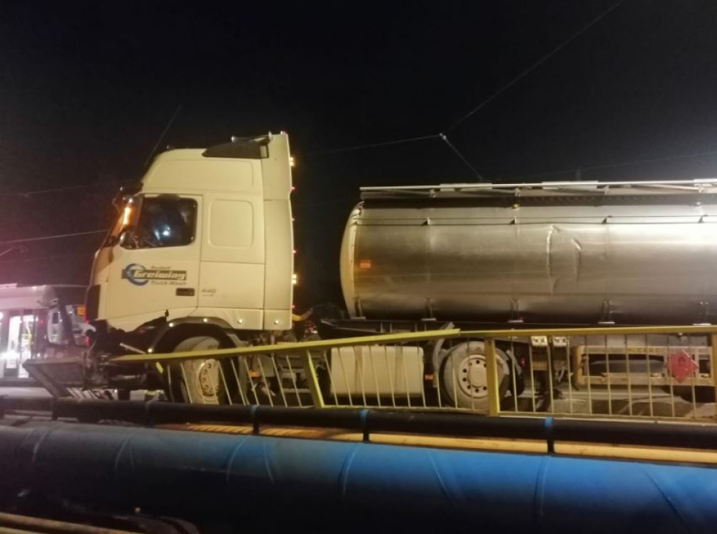 Șofer de camion rănit în urma unui accident la Cluj