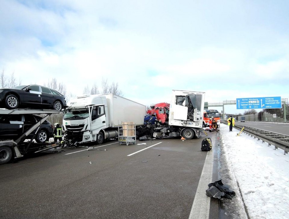VIDEO. Șofer român profesionist, implicat într-un grav accident cu 4 camioane în Germania