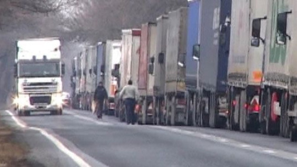 România în afara Schengen. Coloană de camioane de 5 km, la Nădlac