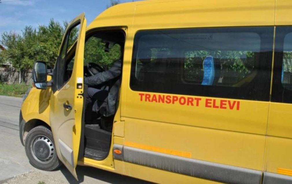 Poliția a oprit și a amendat șoferii de microbuze școlare
