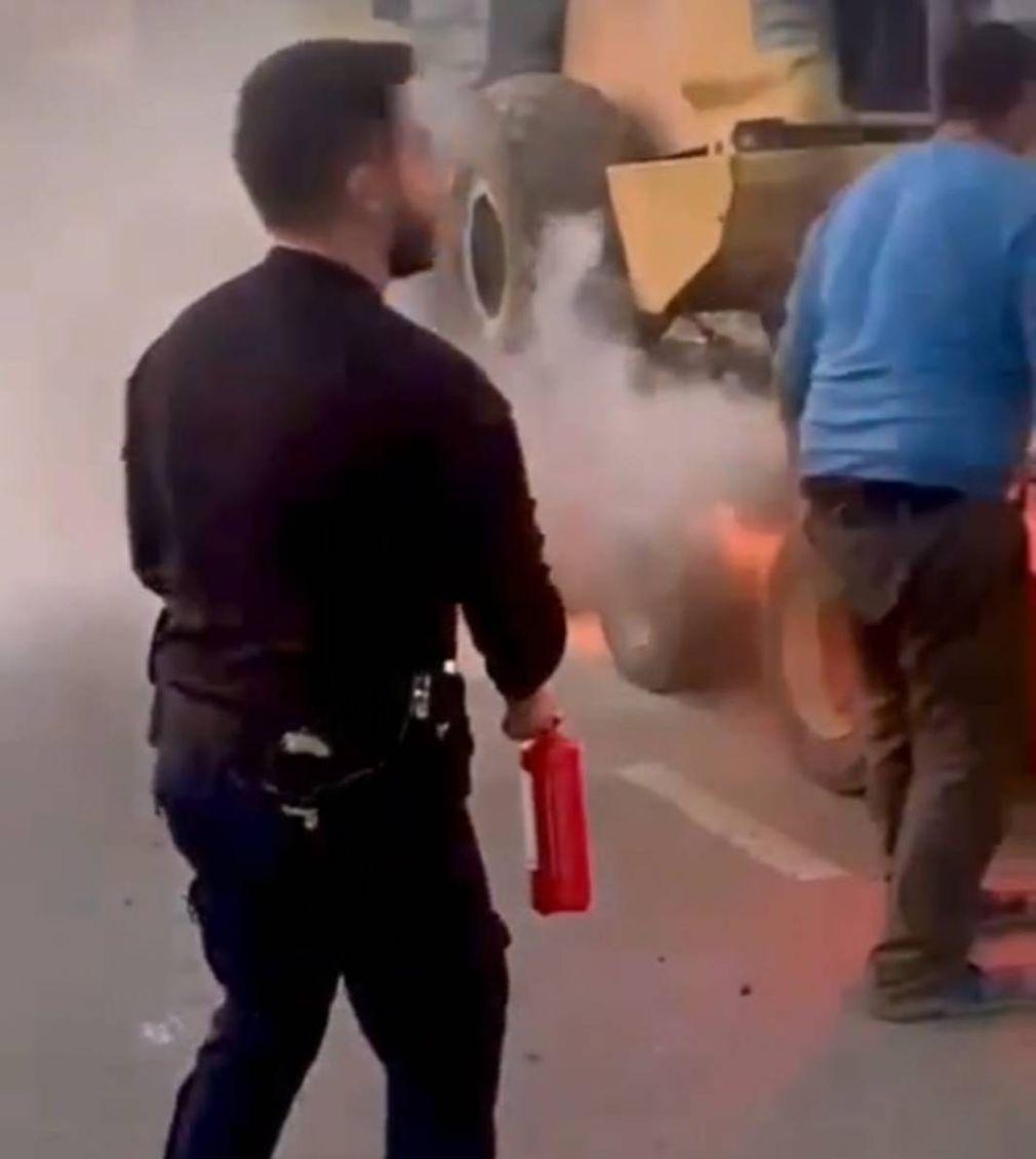 VIDEO Un camion a luat foc în mers