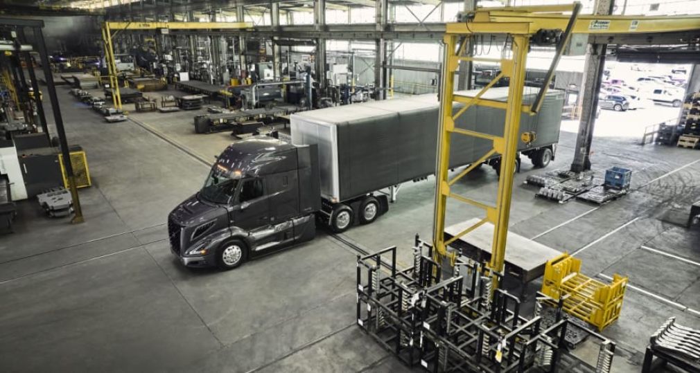 VIDEO Volvo începe producția de serie a noului camion pentru SUA
