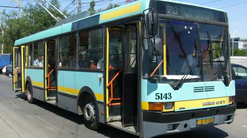 Toți elevii au TRANSPORT în comun GRATUIT la București