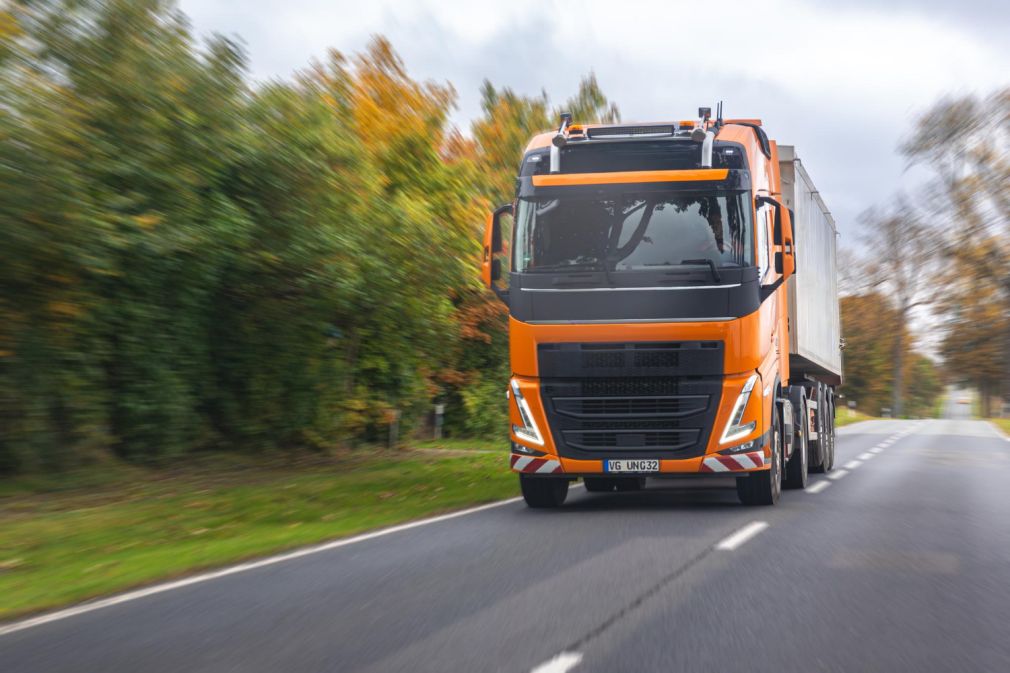 VIDEO 21 migranți găsiți ascunși în camion