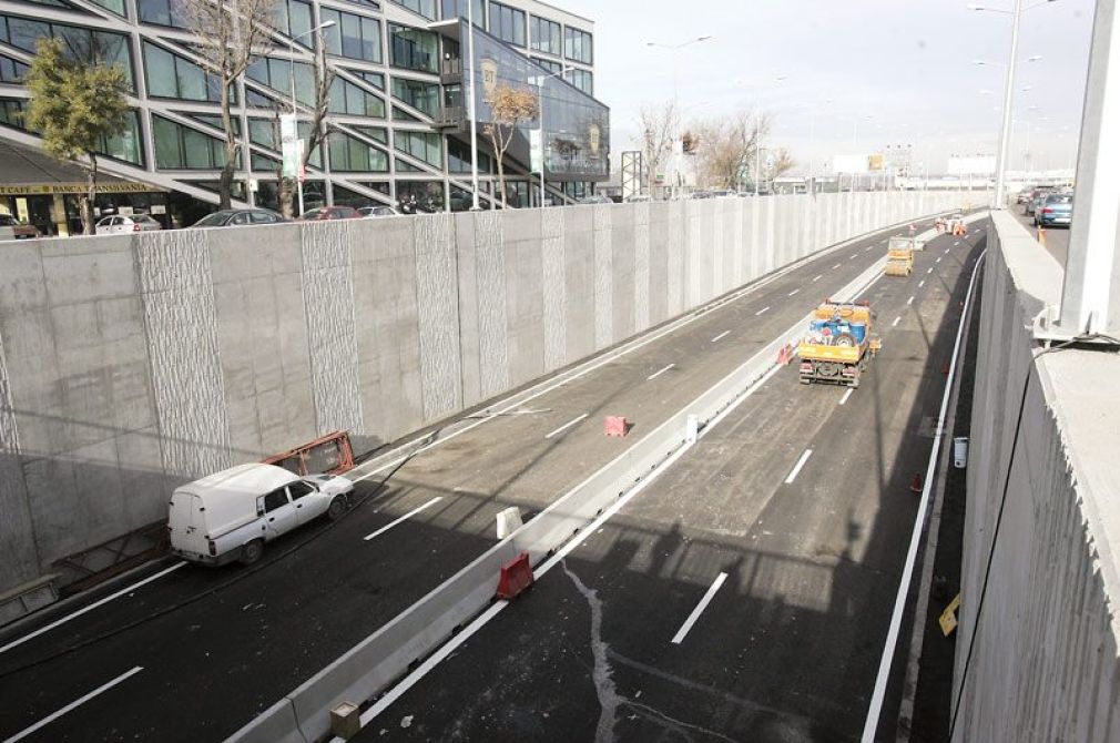 Pasajele Bucur-Obor, Lujerului și Podul Băneasa intră în reparații. Pericol să cadă