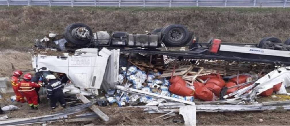 Un camion s-a răsturnat pe Autostrada 1