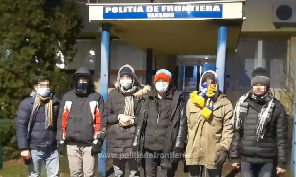 13 migranți, ascunși în 3 camioane, descoperiți de poliție în timp ce voiau să treacă granița