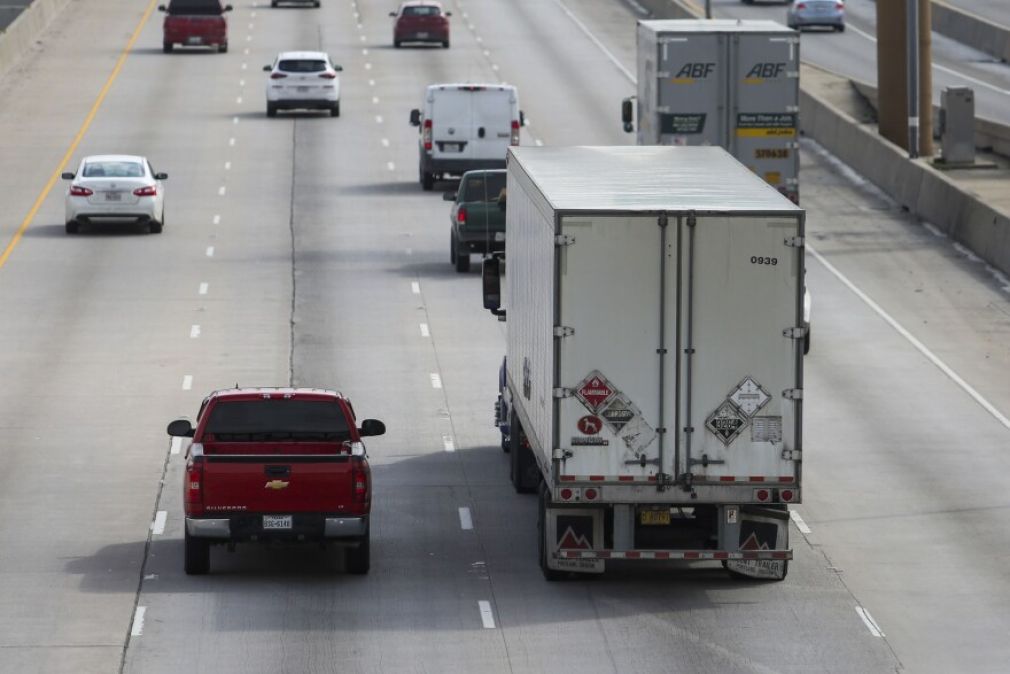 Ce a pățit un șofer de camion, după ce a consumat 3 kg de jeleuri