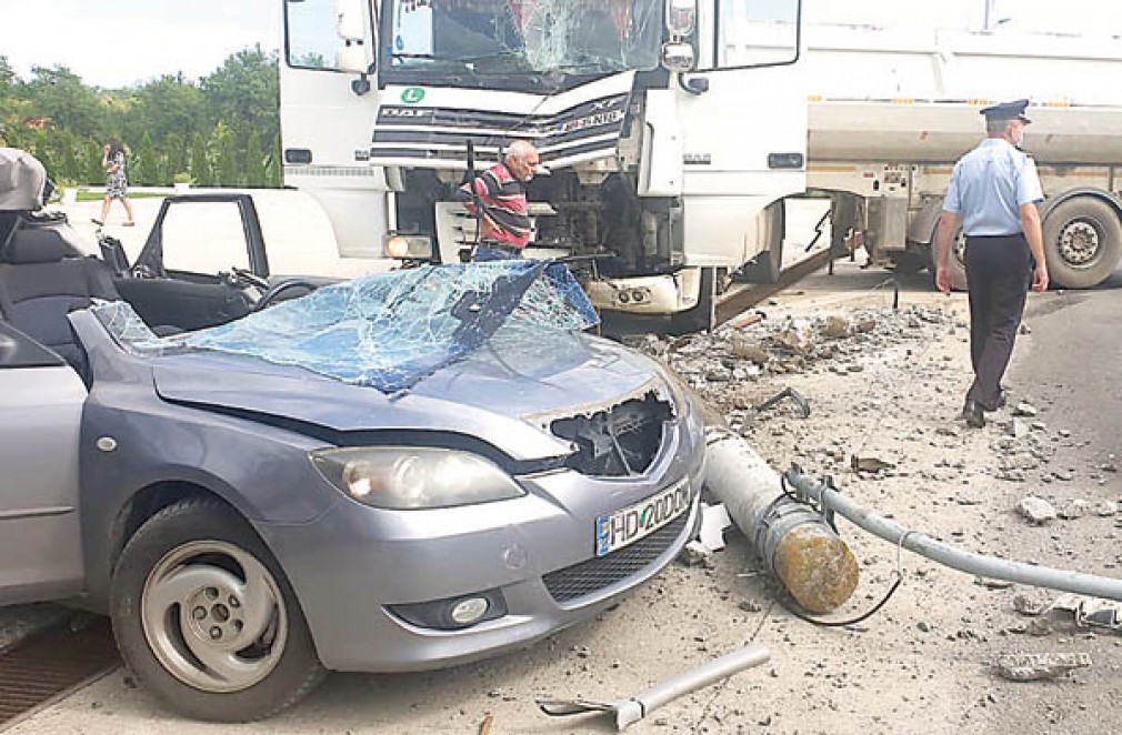 Un șofer a pierdut controlul camionului și a ucis un om