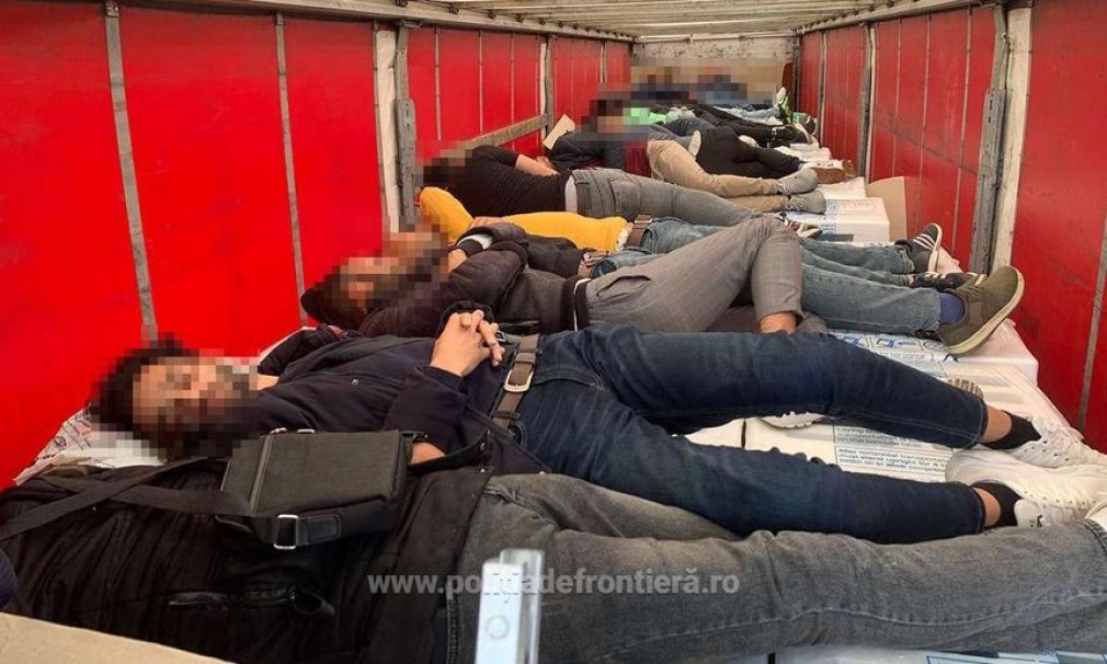 58 de migranţi ascunşi în camioane, depistaţi la frontiera cu Ungaria