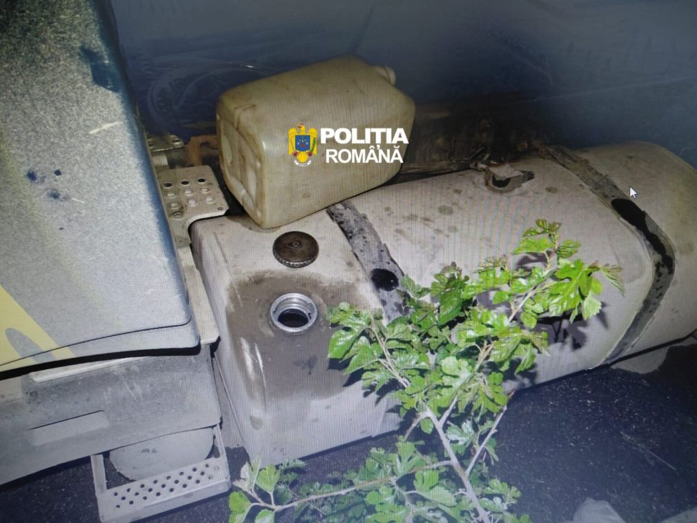 Doi bărbați reținuți după ce au încercat să fure motorină dintr-un camion