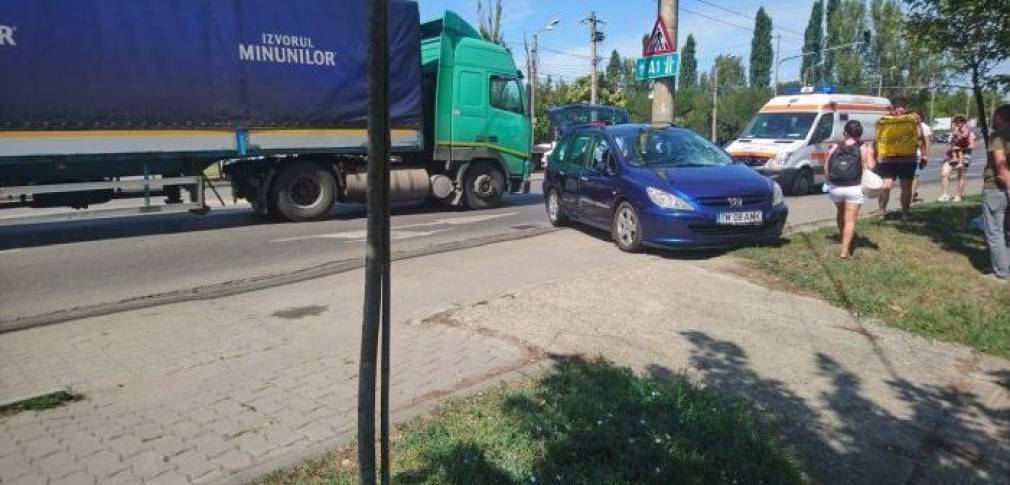 A depășit un camion pe linie continuă și a lovit un biciclist