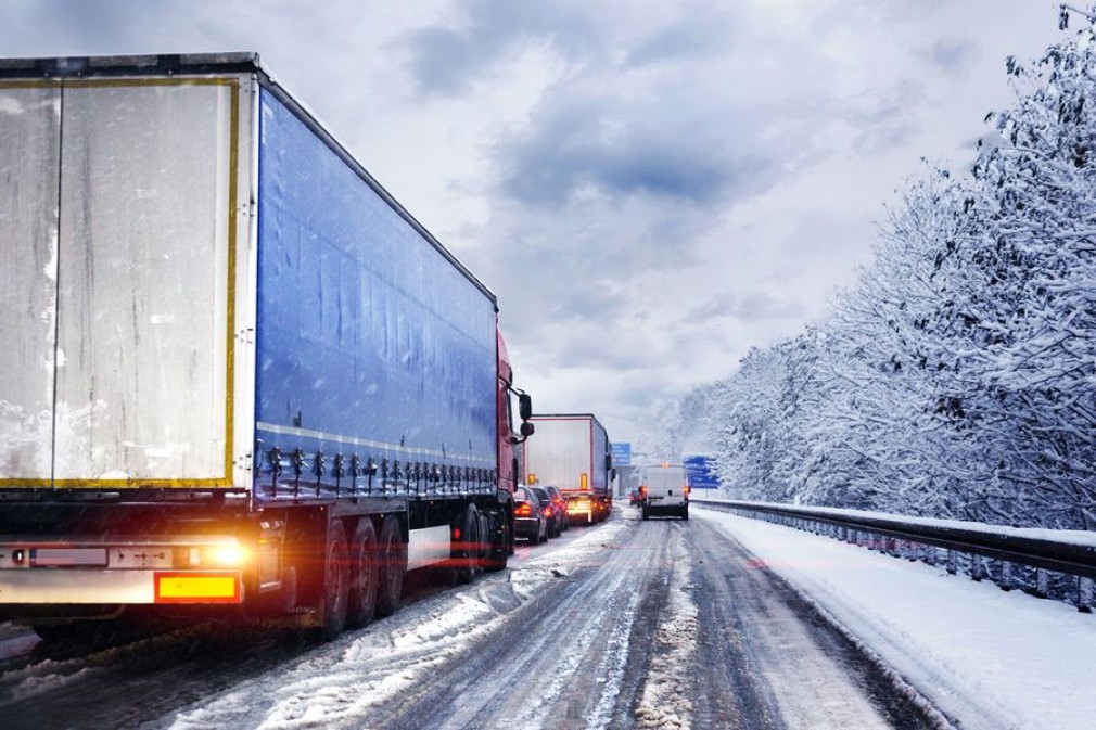 VIDEO Blocaje pe autostrăzile din Germania în urma unor ninsori abundente