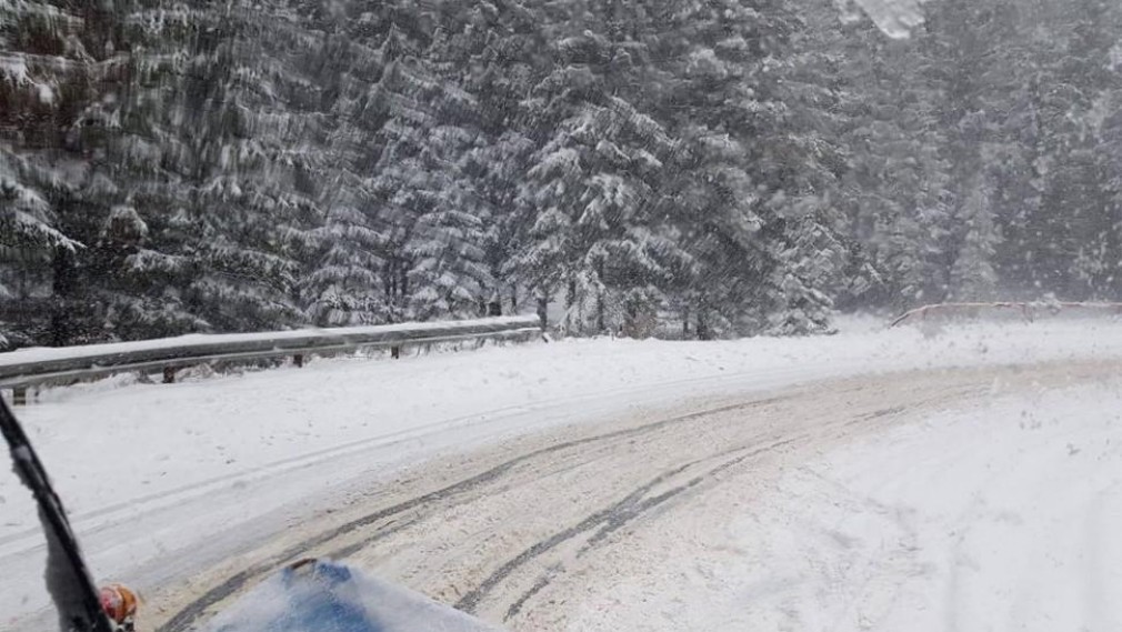 Circulaţie în condiţii de iarnă pe DN 67, la kilometrul 18, între localităţile Novaci şi Rânca