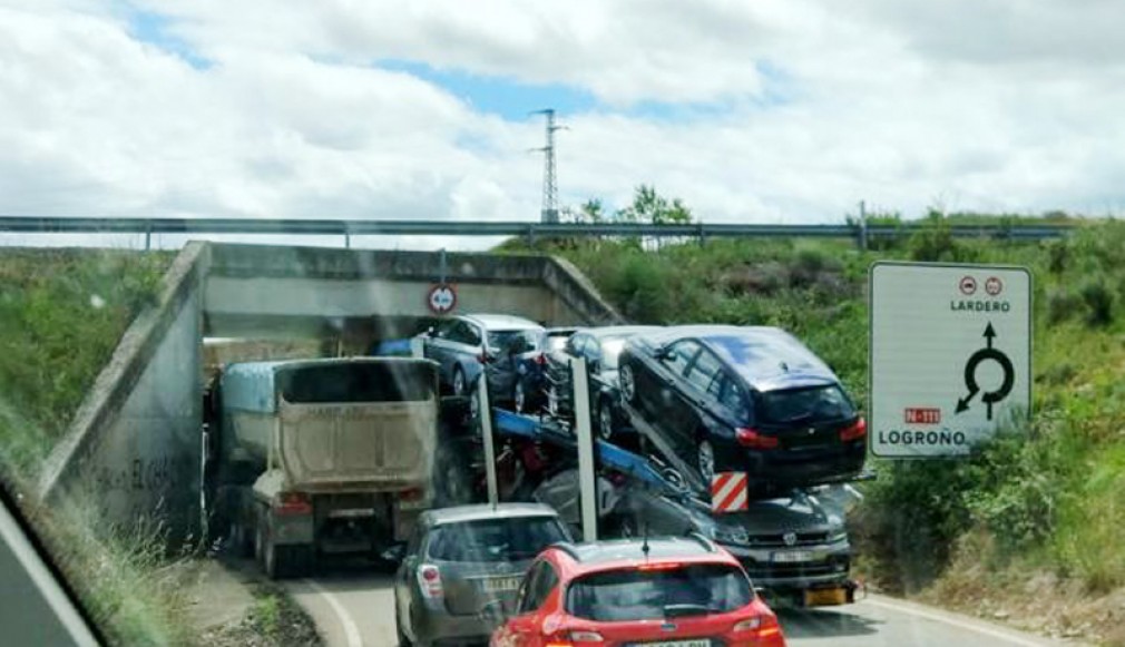 Spania. Camion blocat într-un tunel din Lardero