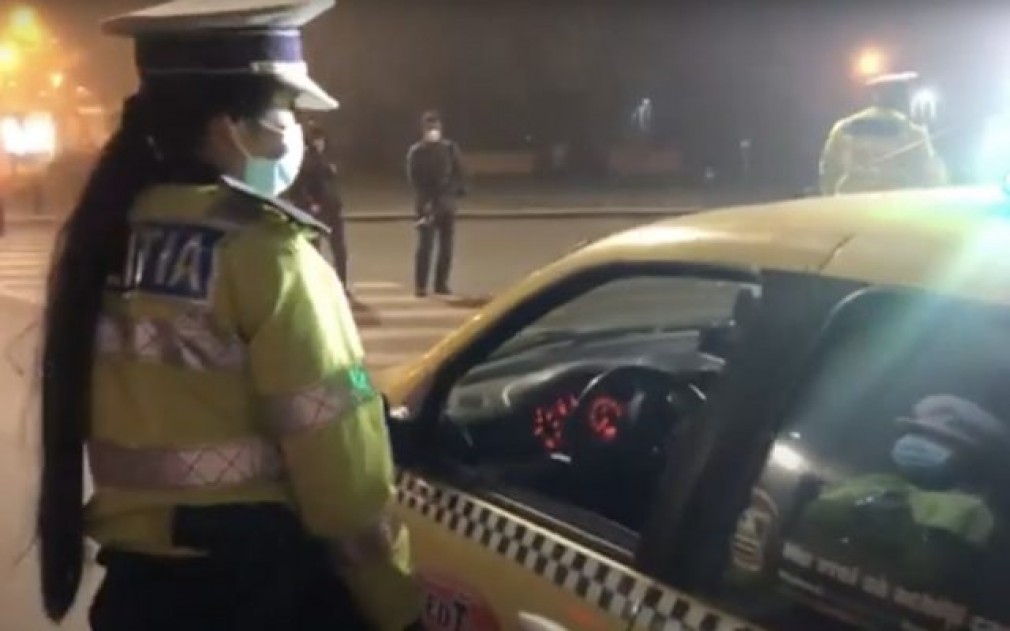 VIDEO. Zeci de șoferi opriți în trafic după impunerea restricțiilor de circulație pe timp de noapte