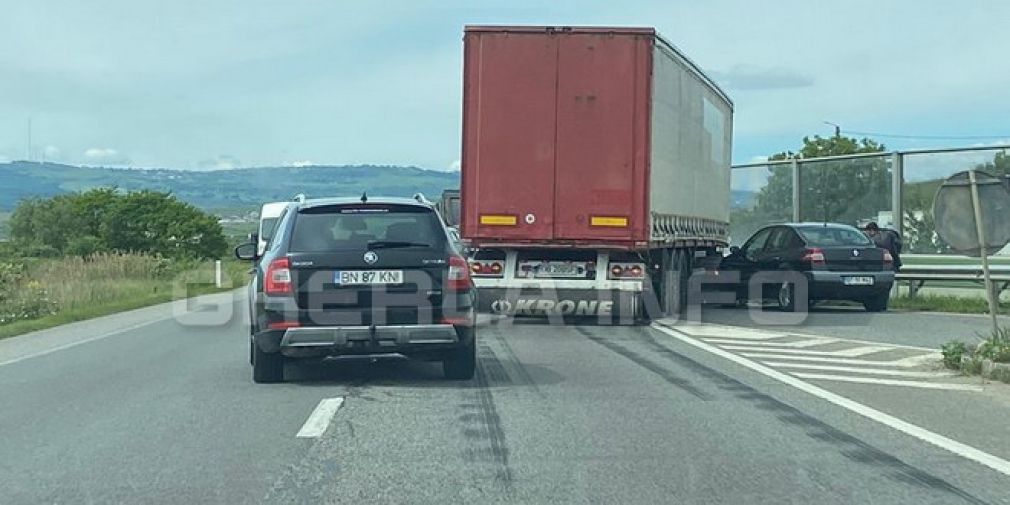 Camion, coliziune cu un autoturism. S-a terminat cu o „amiabliă”