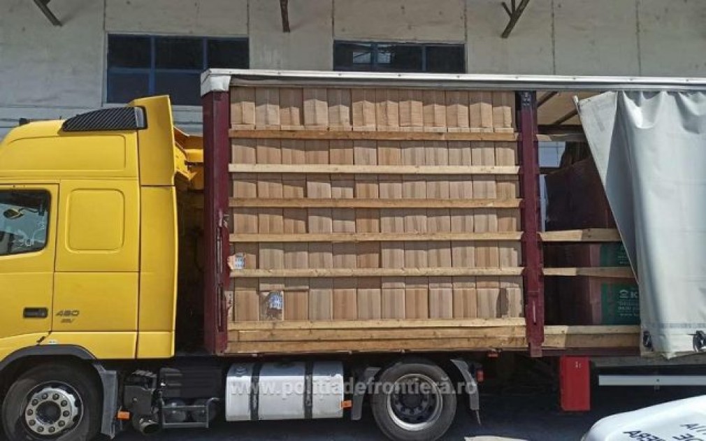 Zece camioane cu țigări de contrabandă „s-au evaporat” în România. Și marfa de 30 milioane euro