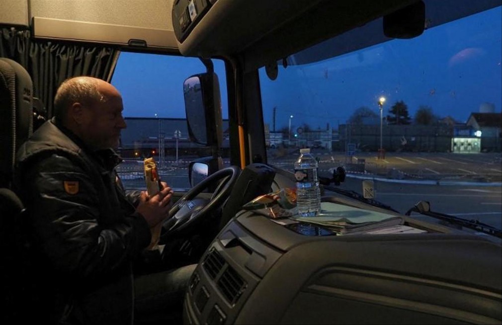 Încă o țară din Europa interzice odihna săptămânală a șoferilor în cabina camionului
