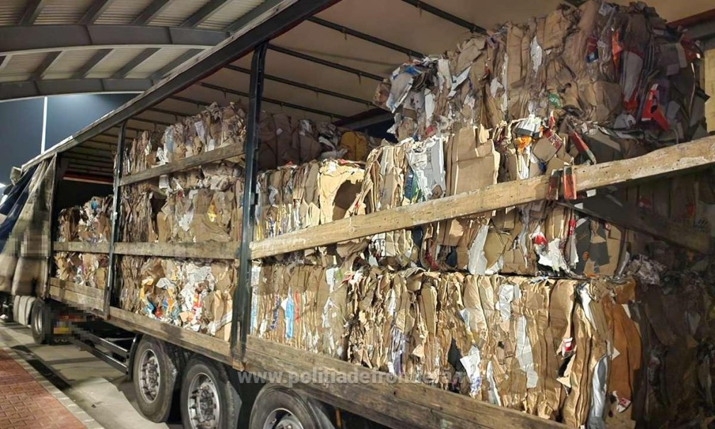 Camioane cu peste 44 tone de deşeuri oprite la Borș II și Nădlac II