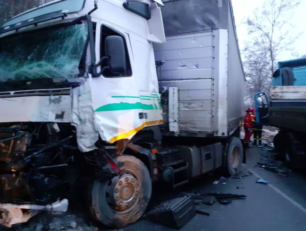 Accident cu două camioane implicate, lângă Cluj