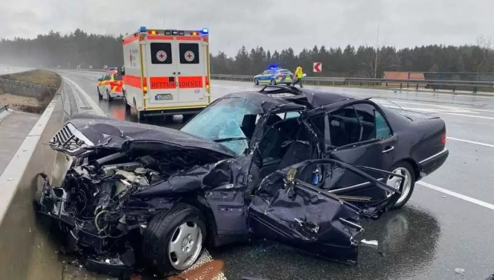 Germania. Tânăr mort în Mercedesul intrat în camionul unui șofer profesionist român