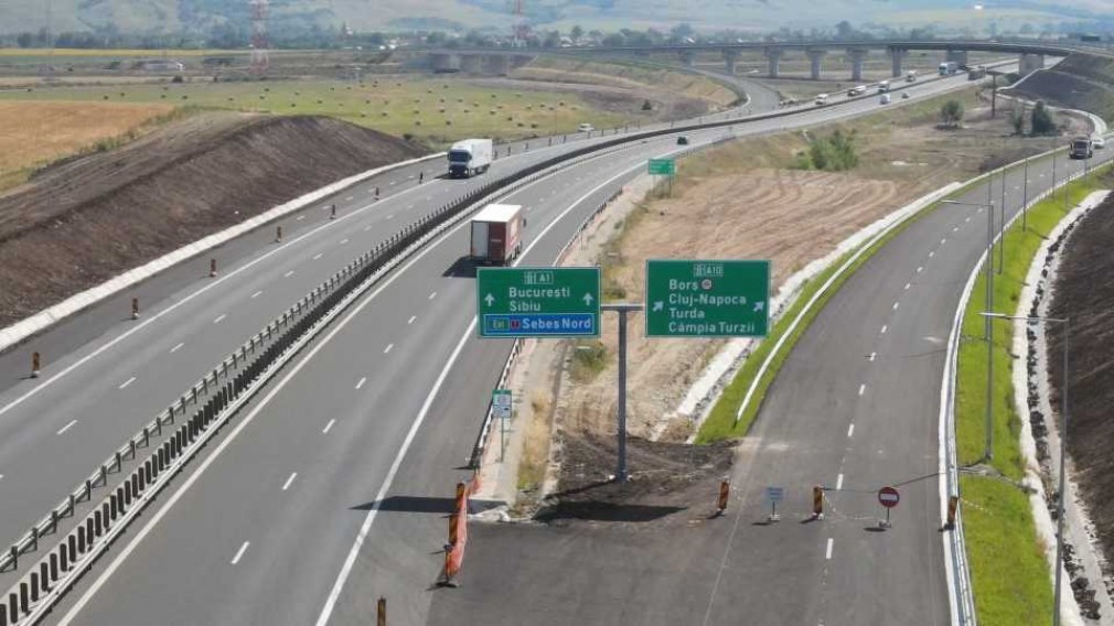 VIDEO Pe autostrada A10 Sebeș-Turda, pregătiri pentru deschiderea traficului la nodul Sebeș pe bretelele 1 și 2
