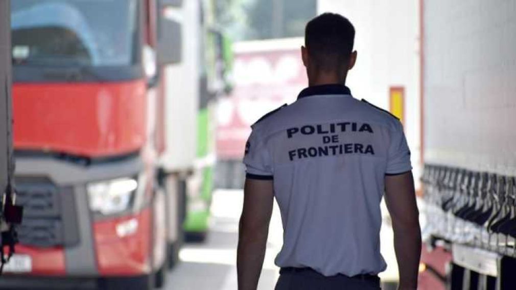 11.000 de produse contrafăcute, descoperite în camioane și autocare