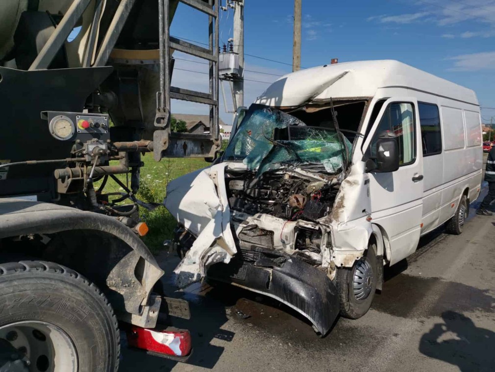 Accident de camion cu o victimă încarcerată, în Bistrița-Năsăud