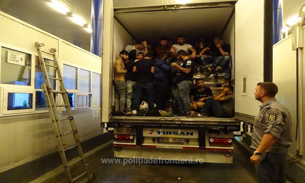 5.000 de euro pentru fiecare migrant trecut ilegal prin România cu camionul
