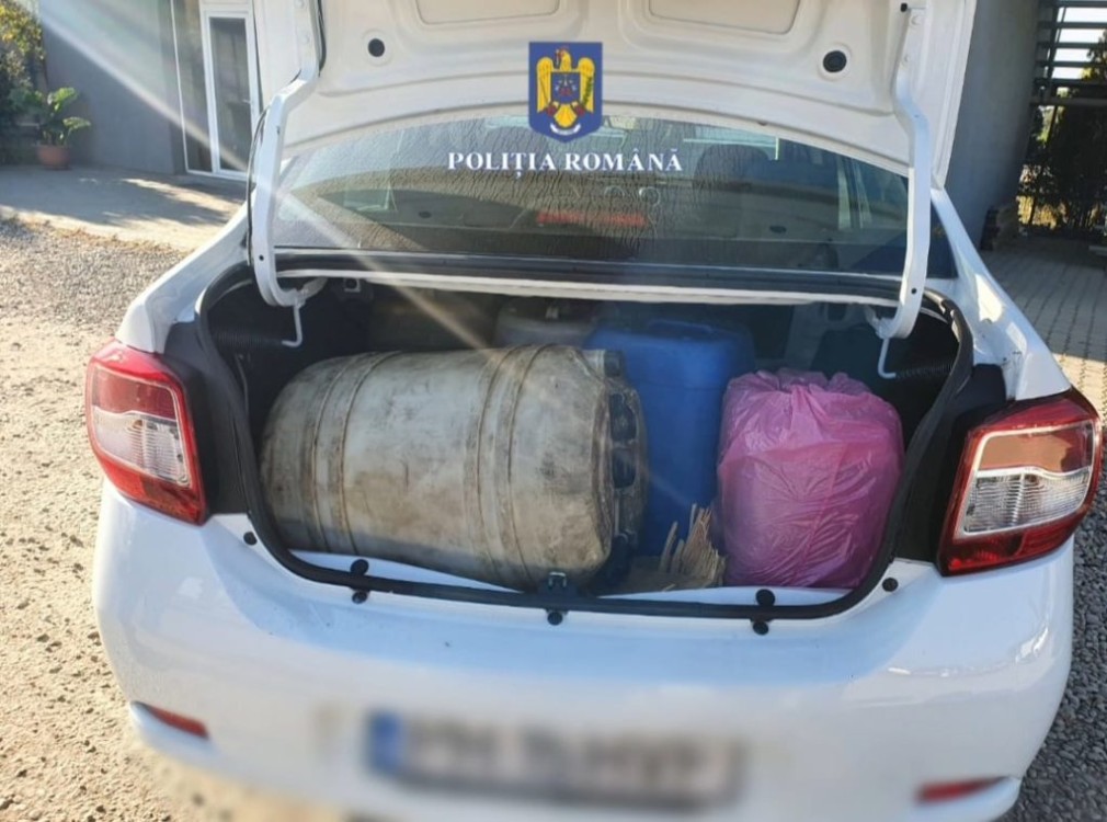 Poliția a confiscat 500 de litri motorină furați din cisterne