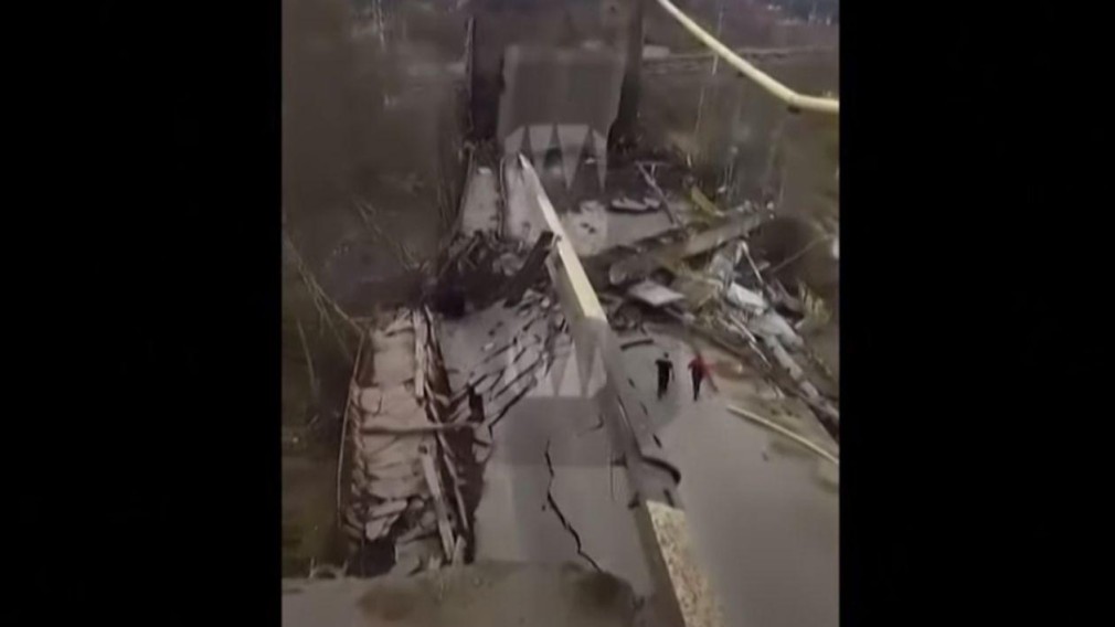 VIDEO Un pod din Rusia s-a prăbușit sub greutatea unui camion