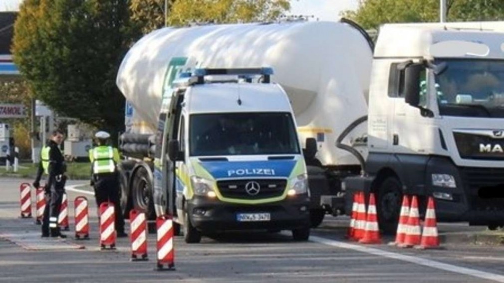Șofer de camion, amendat cu 30.000 de euro pentru manipularea tahografului în Germania