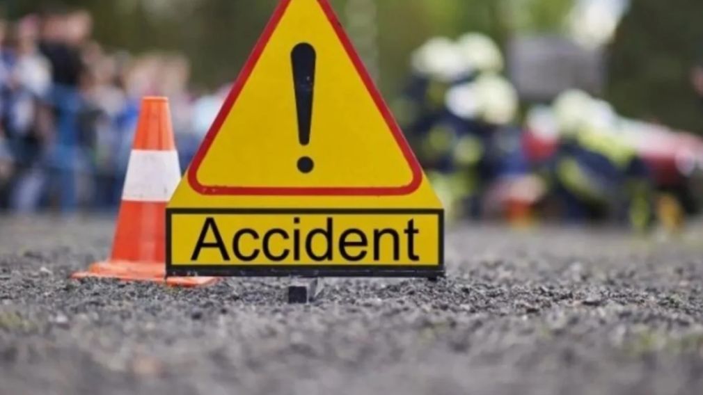 Un mort după ce o betonieră a izbit un camion