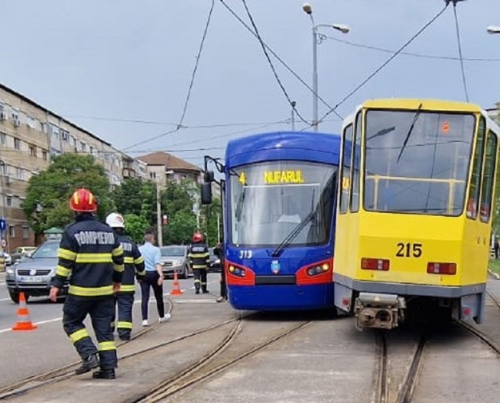 Cum e posibil așa ceva? Două tramvaie s-au ciocnit la Oradea