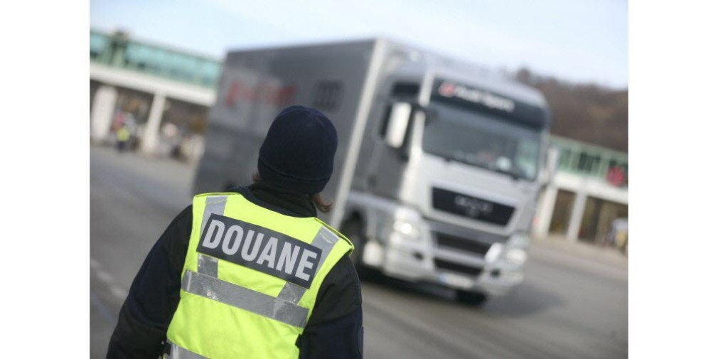 De ce a fost arestat un șofer român de camion în Franța? Mi-au dat 1.400 euro