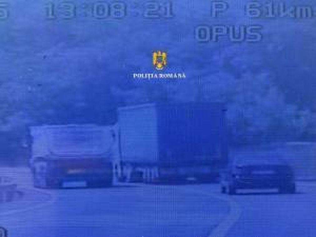 Șofer de camion a depășit un alt camion pe linie continuă