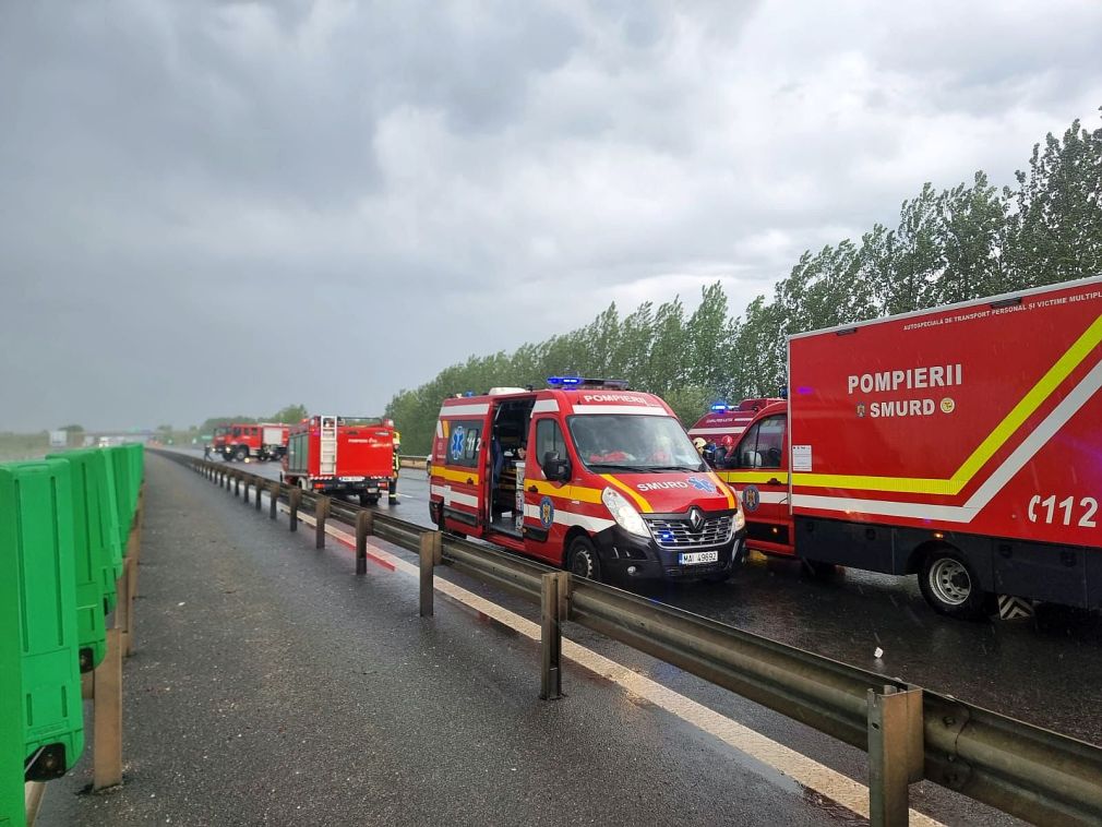 Camion răsturnat pe autostrada A0 Centura București. Sunt scurgeri de combustibil