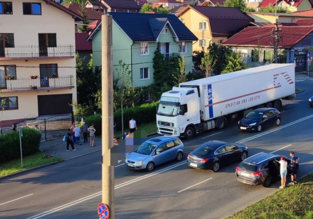 Un biciclist a fost lovit de un camion în Cluj