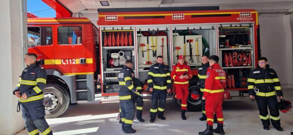 Un camion cu deșeuri a luat foc