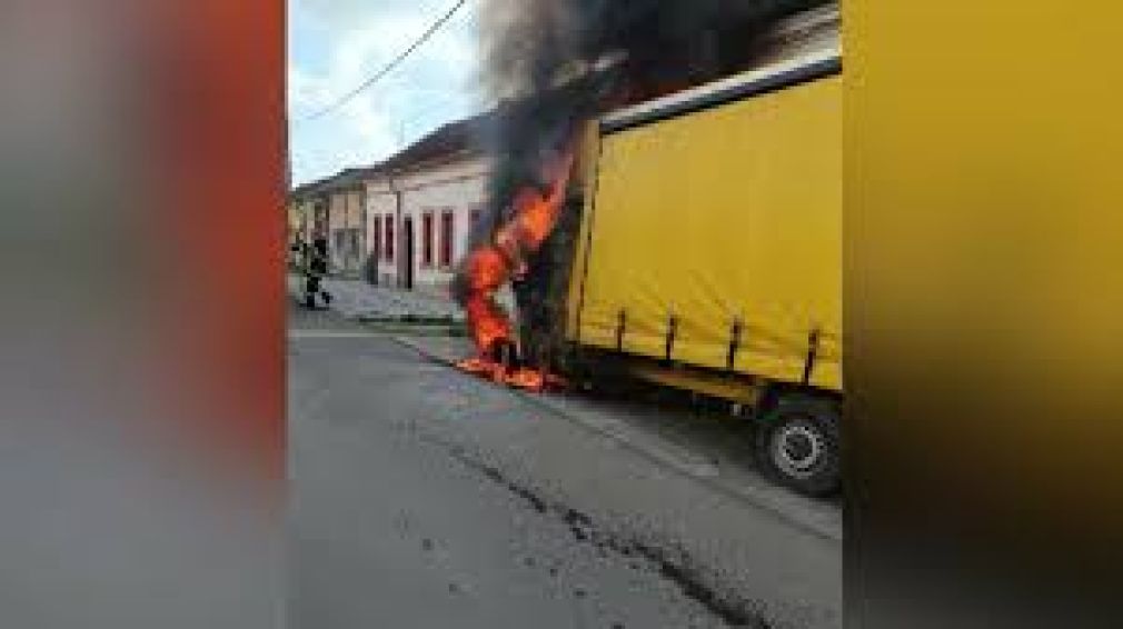 Un bărbat, arestat după ce a dat foc unui camion. Ce avea cu proprietarul?