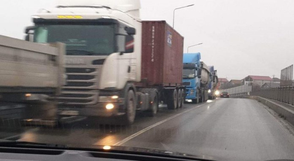 VIDEO. Coadă de camioane la intrarea în Portul Agigea