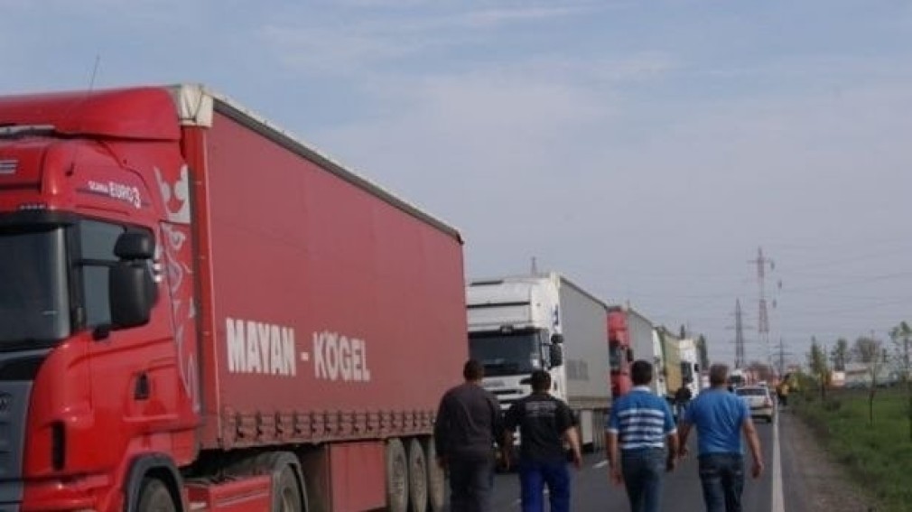 VIDEO. Cozi infernale în vămile dintre România și Moldova. Șoferii de camion au așteptat zile întregi