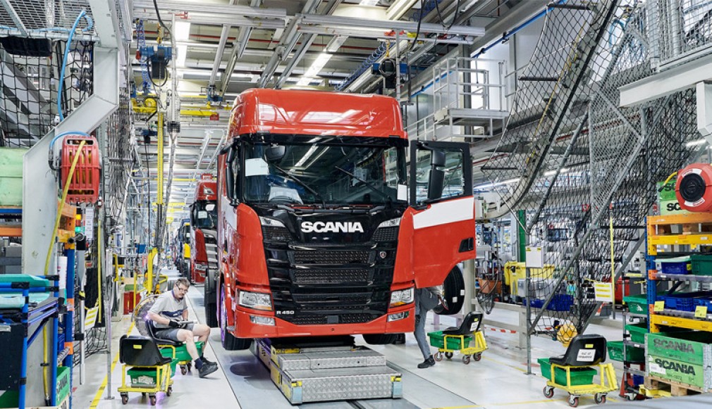 Scania opreşte producţia de camioane în fabricile din Europa