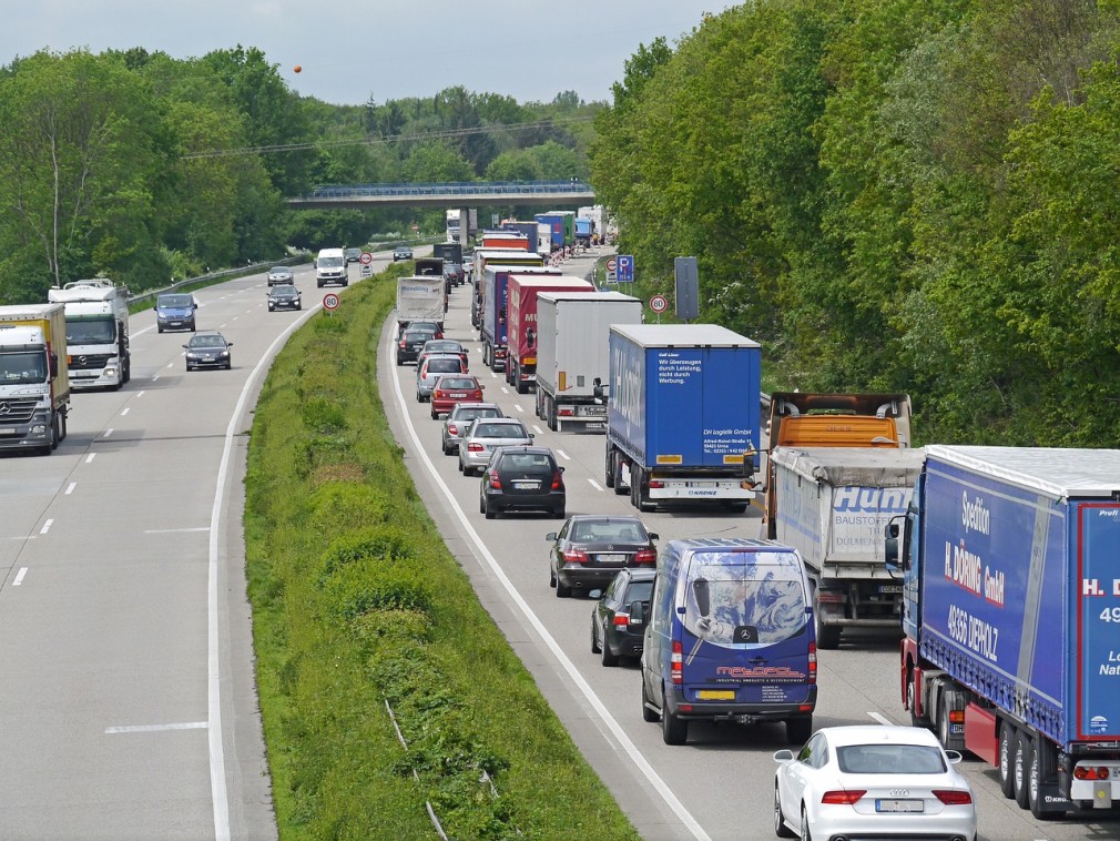 UNTRR solicită Președintelui și Guvernului intervenția urgentă pentru a stopa restricțiile abuzive de călătorie pentru șoferii profesioniști români