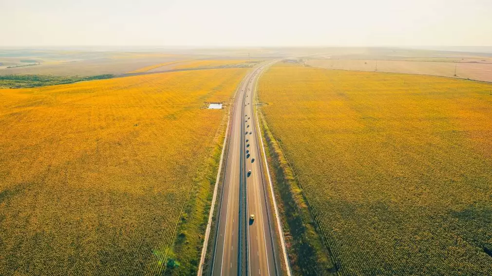 Se cere demisia șefilor CNAIR care asfaltează Autostrada Soarelui