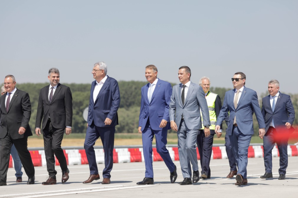 VIDEO  Podul suspendat de la Brăila, al treilea ca mărime din Europa, inaugurat cu politicieni