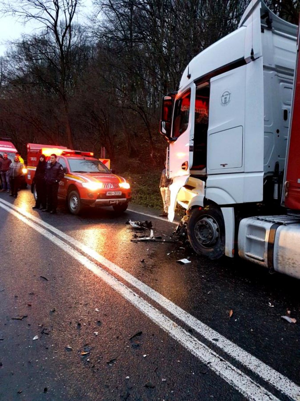 O șoferiță a murit după ciocnirea cu un camion