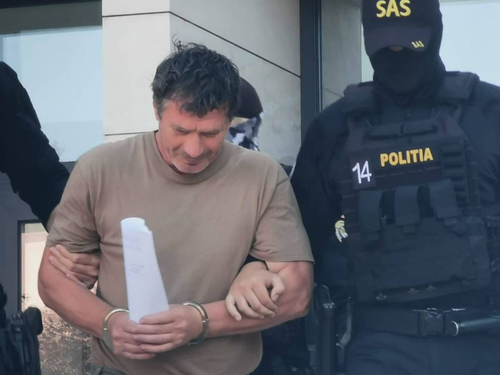 A fost șofer de camion în Congo. În România a tras cu arma spre 2 vecini